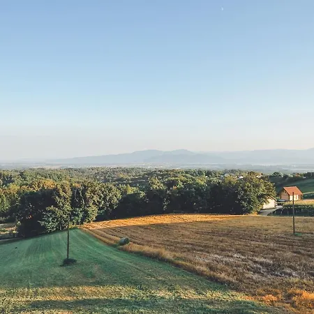 Jernej With Onsite Wellness شقة