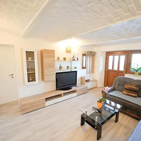 Apartment Jernej With Onsite Wellness *