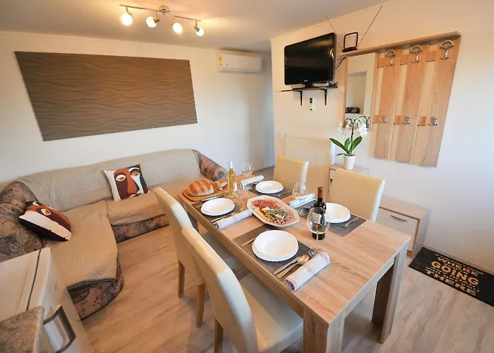 Apartment Jernej With Onsite Wellness *